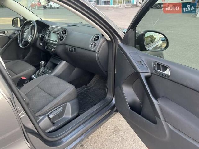 Серый Фольксваген Тигуан, объемом двигателя 1.98 л и пробегом 193 тыс. км за 11999 $, фото 10 на Automoto.ua