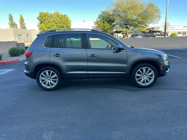 Серый Фольксваген Тигуан, объемом двигателя 2 л и пробегом 78 тыс. км за 4644 $, фото 6 на Automoto.ua