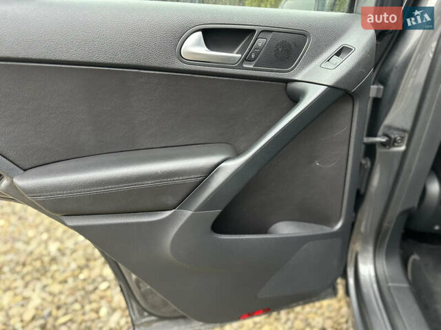 Серый Фольксваген Тигуан, объемом двигателя 2 л и пробегом 170 тыс. км за 12000 $, фото 17 на Automoto.ua