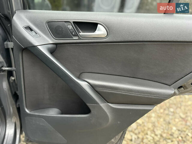 Серый Фольксваген Тигуан, объемом двигателя 2 л и пробегом 170 тыс. км за 12000 $, фото 19 на Automoto.ua