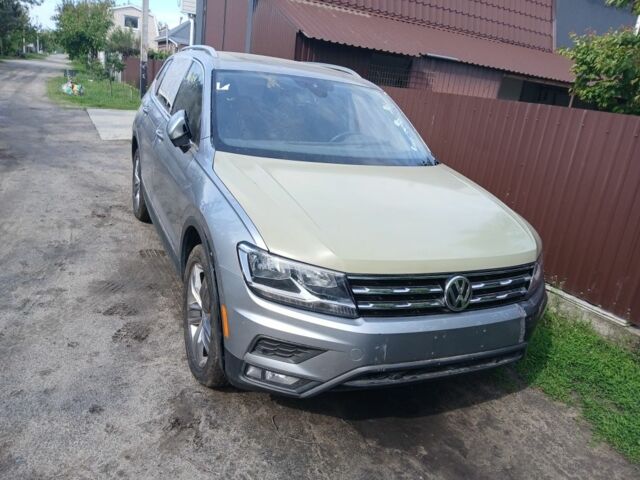 Сірий Фольксваген Тігуан, об'ємом двигуна 1.8 л та пробігом 128 тис. км за 11500 $, фото 1 на Automoto.ua