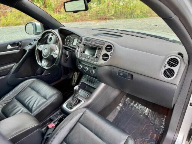 Сірий Фольксваген Тігуан, об'ємом двигуна 2 л та пробігом 74 тис. км за 8100 $, фото 8 на Automoto.ua