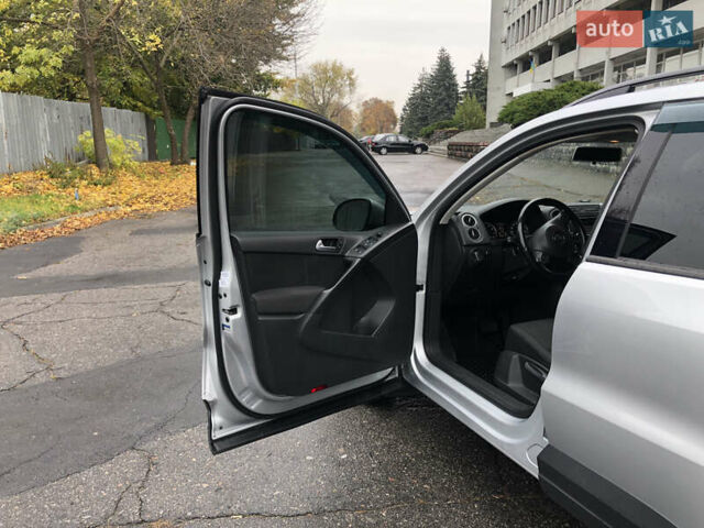 Сірий Фольксваген Тігуан, об'ємом двигуна 1.98 л та пробігом 197 тис. км за 13500 $, фото 17 на Automoto.ua