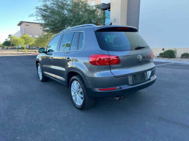 Сірий Фольксваген Тігуан, об'ємом двигуна 2 л та пробігом 79 тис. км за 11200 $, фото 3 на Automoto.ua