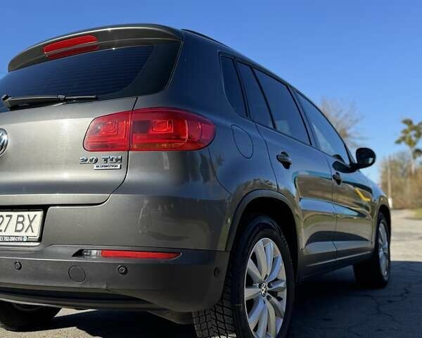 Серый Фольксваген Тигуан, объемом двигателя 1.97 л и пробегом 159 тыс. км за 16500 $, фото 4 на Automoto.ua