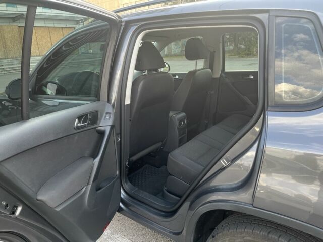 Сірий Фольксваген Тігуан, об'ємом двигуна 2 л та пробігом 193 тис. км за 11999 $, фото 8 на Automoto.ua