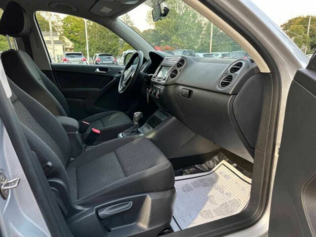 Сірий Фольксваген Тігуан, об'ємом двигуна 2 л та пробігом 71 тис. км за 7000 $, фото 8 на Automoto.ua