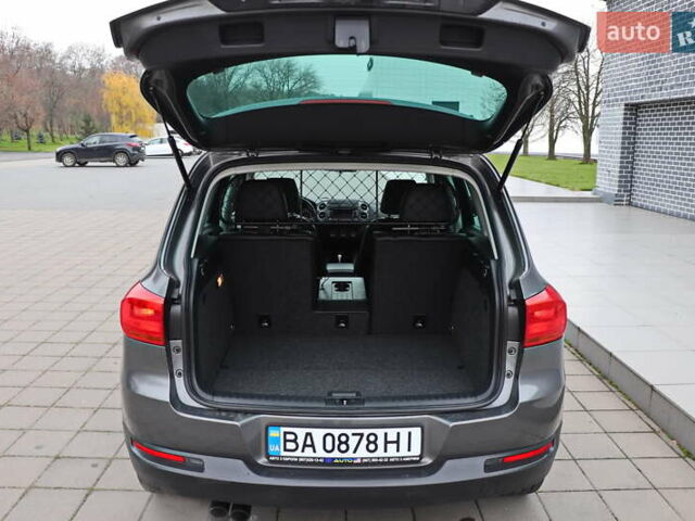 Сірий Фольксваген Тігуан, об'ємом двигуна 2 л та пробігом 150 тис. км за 13999 $, фото 27 на Automoto.ua