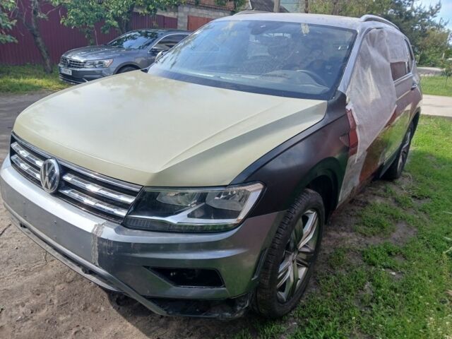 Сірий Фольксваген Тігуан, об'ємом двигуна 1.8 л та пробігом 128 тис. км за 11500 $, фото 3 на Automoto.ua