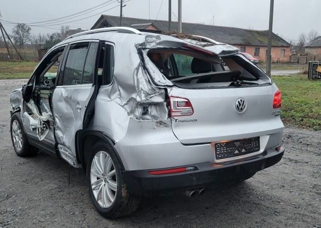 Серый Фольксваген Тигуан, объемом двигателя 0 л и пробегом 250 тыс. км за 3500 $, фото 3 на Automoto.ua