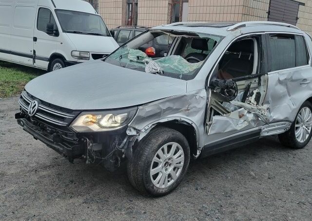 Серый Фольксваген Тигуан, объемом двигателя 0 л и пробегом 250 тыс. км за 3500 $, фото 2 на Automoto.ua