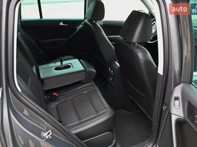 Сірий Фольксваген Тігуан, об'ємом двигуна 2 л та пробігом 150 тис. км за 13999 $, фото 13 на Automoto.ua