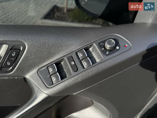 Сірий Фольксваген Тігуан, об'ємом двигуна 2 л та пробігом 176 тис. км за 12400 $, фото 32 на Automoto.ua