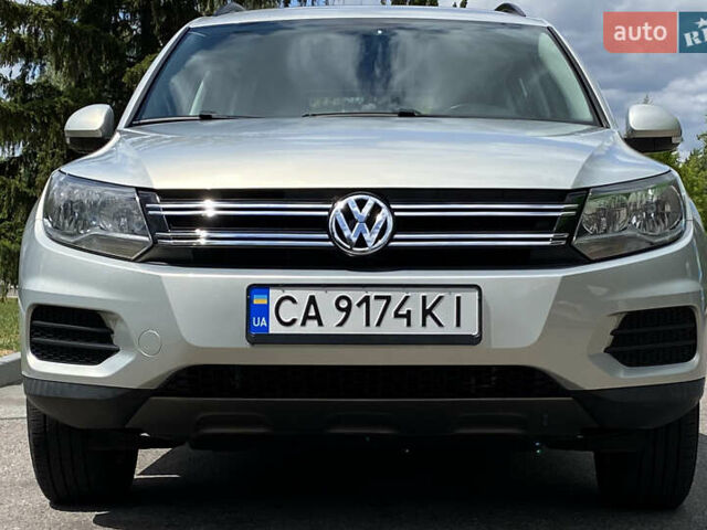 Сірий Фольксваген Тігуан, об'ємом двигуна 2 л та пробігом 224 тис. км за 13900 $, фото 2 на Automoto.ua