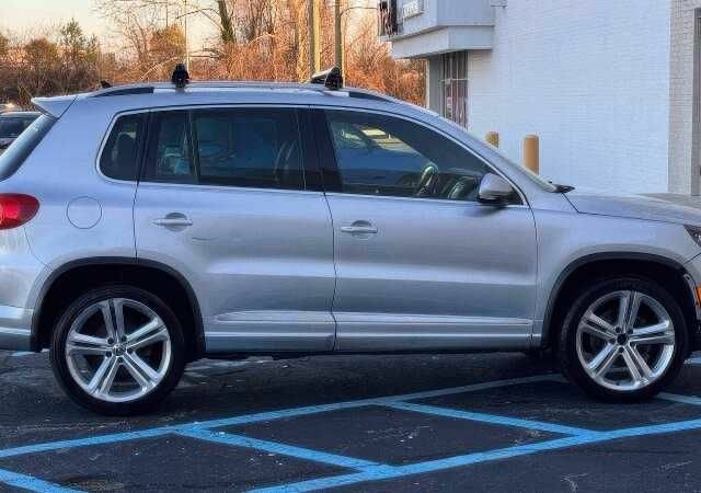 Серый Фольксваген Тигуан, объемом двигателя 2 л и пробегом 99 тыс. км за 7500 $, фото 3 на Automoto.ua