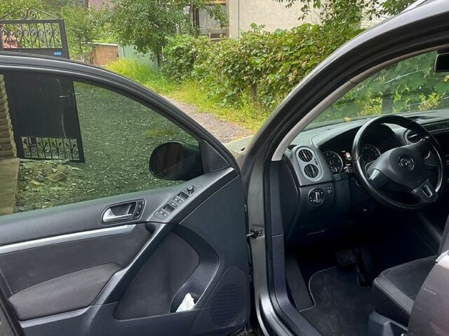 Серый Фольксваген Тигуан, объемом двигателя 2 л и пробегом 159 тыс. км за 16000 $, фото 3 на Automoto.ua