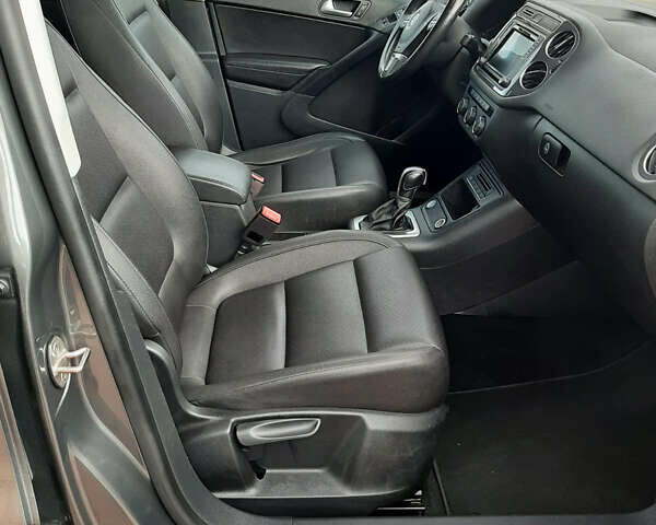 Сірий Фольксваген Тігуан, об'ємом двигуна 2 л та пробігом 206 тис. км за 12600 $, фото 14 на Automoto.ua