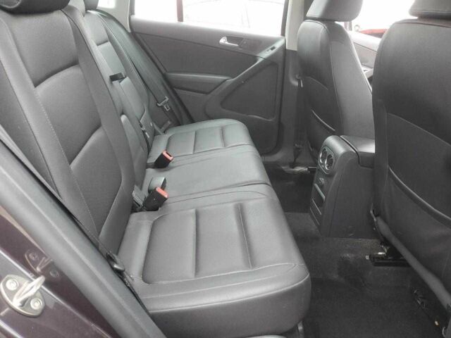 Сірий Фольксваген Тігуан, об'ємом двигуна 2 л та пробігом 135 тис. км за 2300 $, фото 10 на Automoto.ua