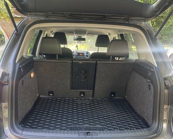 Серый Фольксваген Тигуан, объемом двигателя 2 л и пробегом 95 тыс. км за 14976 $, фото 8 на Automoto.ua