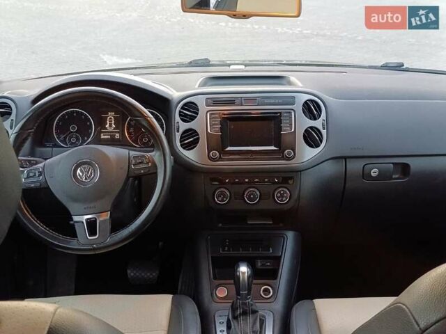 Сірий Фольксваген Тігуан, об'ємом двигуна 2 л та пробігом 205 тис. км за 12200 $, фото 26 на Automoto.ua