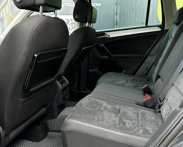 Сірий Фольксваген Тігуан, об'ємом двигуна 1.97 л та пробігом 181 тис. км за 22300 $, фото 12 на Automoto.ua