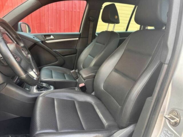 Сірий Фольксваген Тігуан, об'ємом двигуна 2 л та пробігом 72 тис. км за 7600 $, фото 6 на Automoto.ua