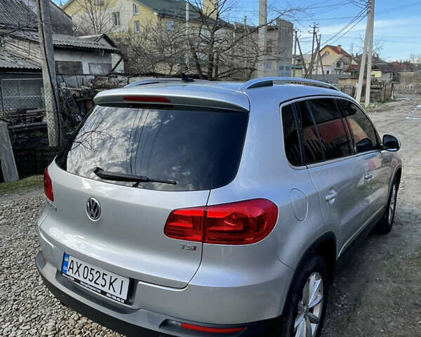 Сірий Фольксваген Тігуан, об'ємом двигуна 2 л та пробігом 40 тис. км за 17999 $, фото 4 на Automoto.ua