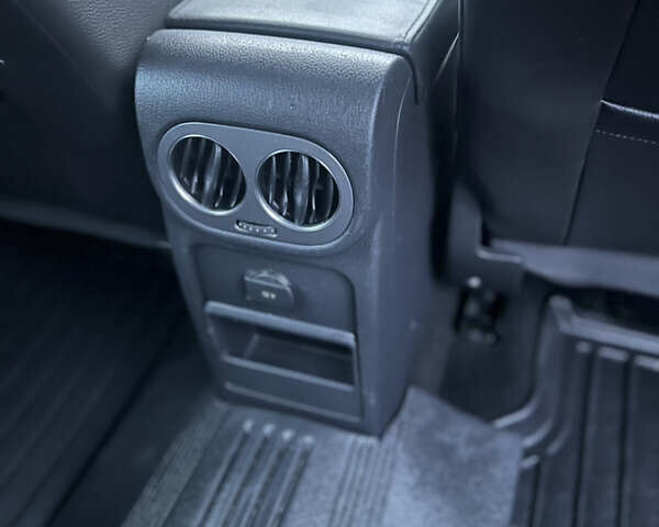 Серый Фольксваген Тигуан, объемом двигателя 2 л и пробегом 220 тыс. км за 12350 $, фото 20 на Automoto.ua