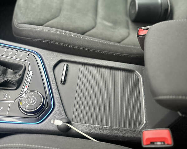 Серый Фольксваген Тигуан, объемом двигателя 1.98 л и пробегом 115 тыс. км за 23300 $, фото 40 на Automoto.ua