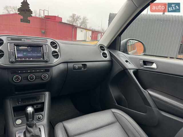 Серый Фольксваген Тигуан, объемом двигателя 2 л и пробегом 106 тыс. км за 15300 $, фото 23 на Automoto.ua