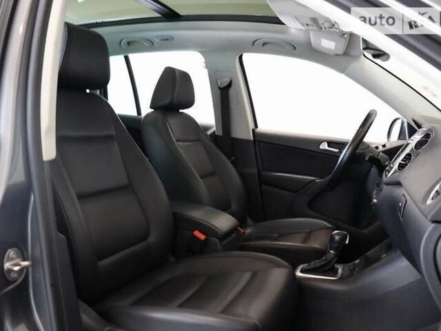 Серый Фольксваген Тигуан, объемом двигателя 2 л и пробегом 129 тыс. км за 3000 $, фото 18 на Automoto.ua