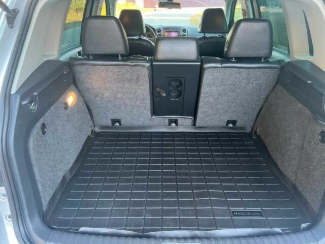 Серый Фольксваген Тигуан, объемом двигателя 2 л и пробегом 78 тыс. км за 4600 $, фото 12 на Automoto.ua