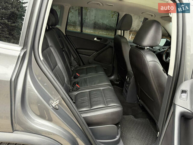 Серый Фольксваген Тигуан, объемом двигателя 2 л и пробегом 163 тыс. км за 15700 $, фото 49 на Automoto.ua