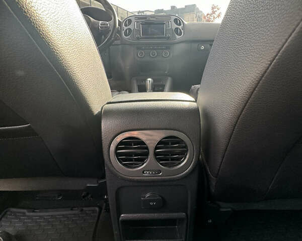 Сірий Фольксваген Тігуан, об'ємом двигуна 2 л та пробігом 175 тис. км за 12750 $, фото 53 на Automoto.ua