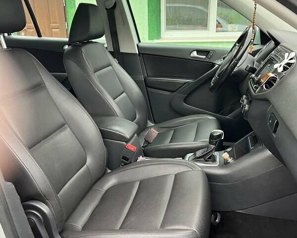 Сірий Фольксваген Тігуан, об'ємом двигуна 2 л та пробігом 204 тис. км за 13200 $, фото 2 на Automoto.ua