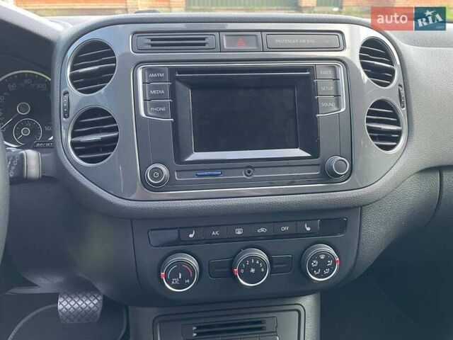 Сірий Фольксваген Тігуан, об'ємом двигуна 2 л та пробігом 133 тис. км за 13499 $, фото 18 на Automoto.ua