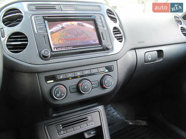 Серый Фольксваген Тигуан, объемом двигателя 2 л и пробегом 186 тыс. км за 14900 $, фото 92 на Automoto.ua