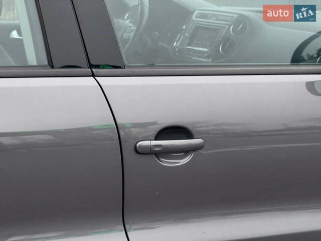 Серый Фольксваген Тигуан, объемом двигателя 2 л и пробегом 169 тыс. км за 12300 $, фото 9 на Automoto.ua