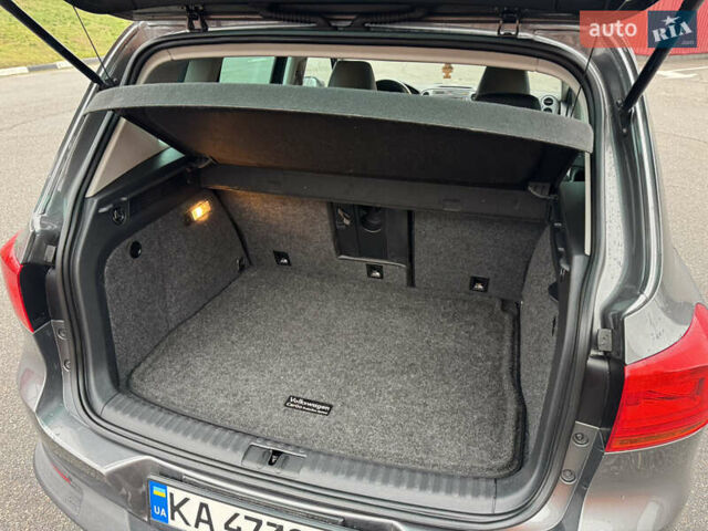 Серый Фольксваген Тигуан, объемом двигателя 2 л и пробегом 106 тыс. км за 15300 $, фото 16 на Automoto.ua