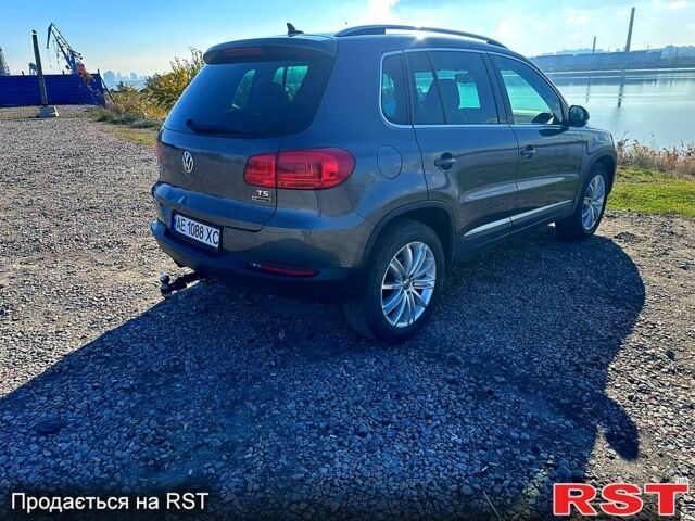 Серый Фольксваген Тигуан, объемом двигателя 2 л и пробегом 195 тыс. км за 13000 $, фото 3 на Automoto.ua