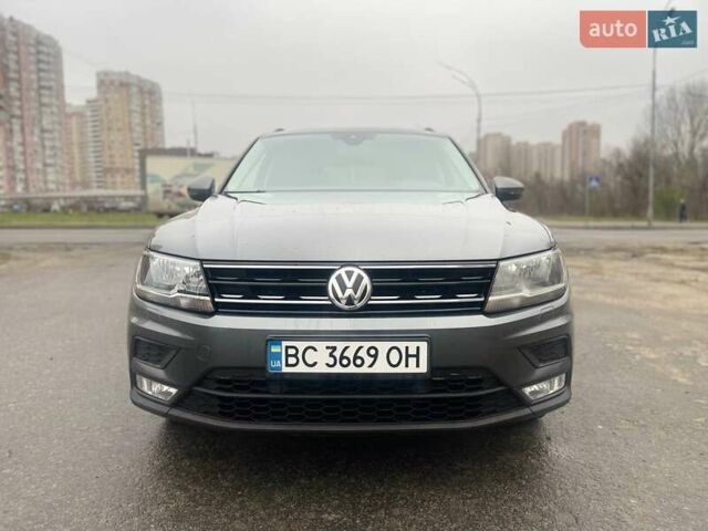 Серый Фольксваген Тигуан, объемом двигателя 1.98 л и пробегом 170 тыс. км за 18999 $, фото 2 на Automoto.ua
