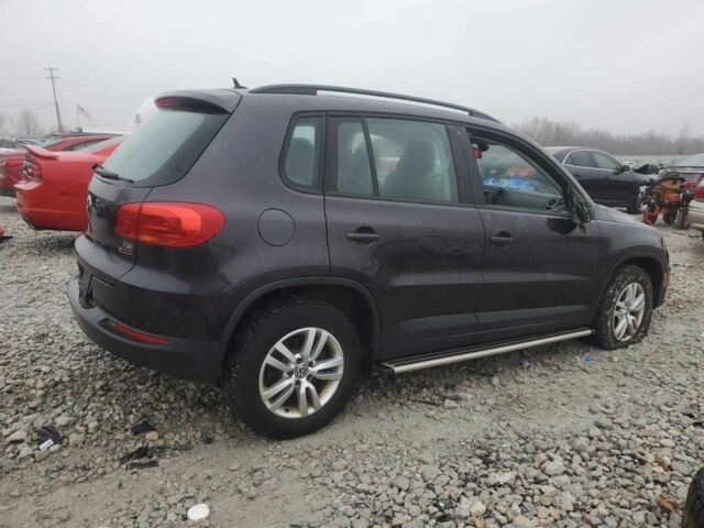 Сірий Фольксваген Тігуан, об'ємом двигуна 2 л та пробігом 135 тис. км за 2300 $, фото 2 на Automoto.ua