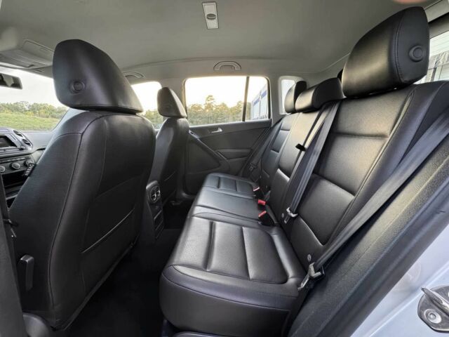 Сірий Фольксваген Тігуан, об'ємом двигуна 2 л та пробігом 70 тис. км за 3000 $, фото 11 на Automoto.ua