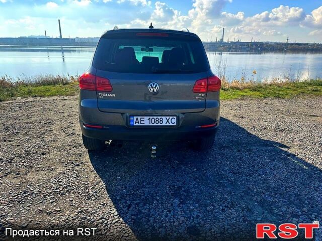 Серый Фольксваген Тигуан, объемом двигателя 2 л и пробегом 195 тыс. км за 13000 $, фото 6 на Automoto.ua