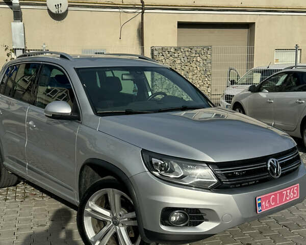 Сірий Фольксваген Тігуан, об'ємом двигуна 2 л та пробігом 175 тис. км за 12750 $, фото 1 на Automoto.ua