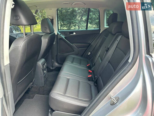 Серый Фольксваген Тигуан, объемом двигателя 2 л и пробегом 128 тыс. км за 15000 $, фото 13 на Automoto.ua