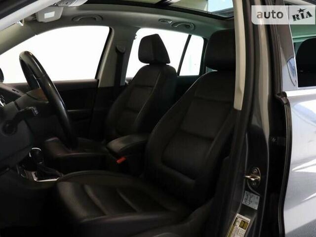 Серый Фольксваген Тигуан, объемом двигателя 2 л и пробегом 129 тыс. км за 3000 $, фото 10 на Automoto.ua