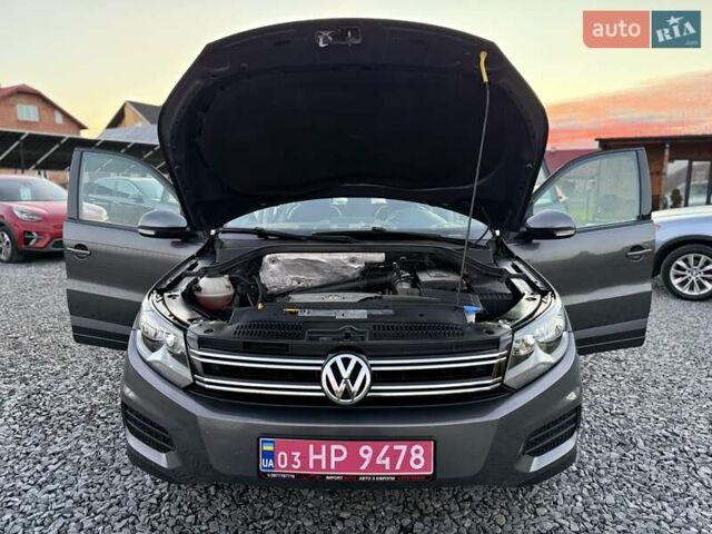 Серый Фольксваген Тигуан, объемом двигателя 2 л и пробегом 135 тыс. км за 11950 $, фото 86 на Automoto.ua