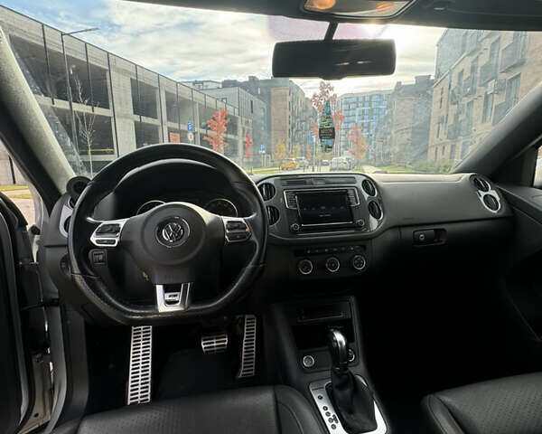 Сірий Фольксваген Тігуан, об'ємом двигуна 2 л та пробігом 175 тис. км за 12750 $, фото 57 на Automoto.ua