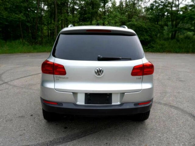 Серый Фольксваген Тигуан, объемом двигателя 2 л и пробегом 77 тыс. км за 4500 $, фото 5 на Automoto.ua